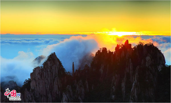 Sunrise at Huangshan Mountain