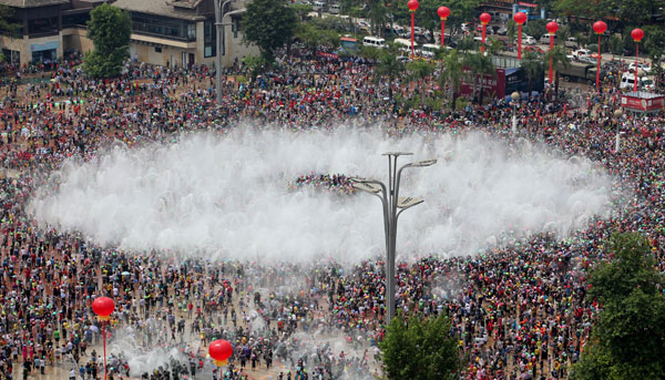 Water Splashing Festival marked in SW China