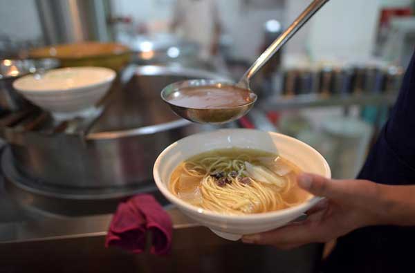 Hualong's lamian makers use noodle to escape poverty