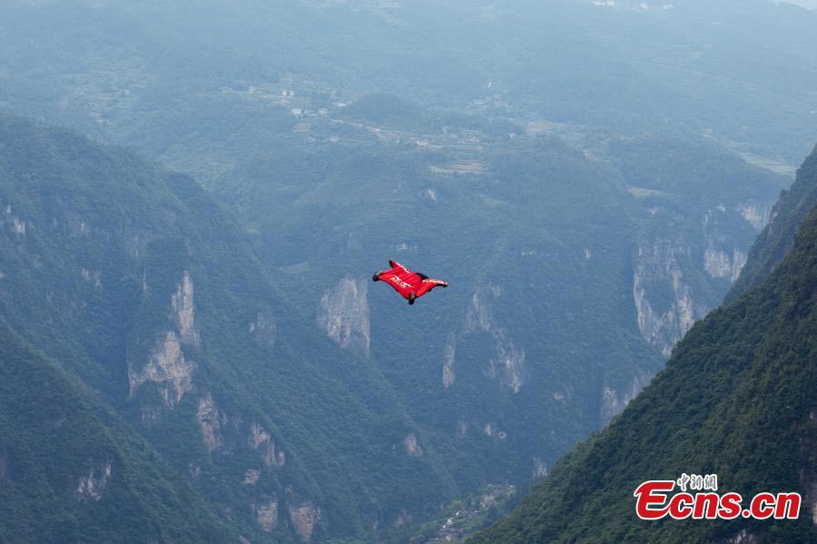 'Wings for Love' flying challenge at Three Gorges