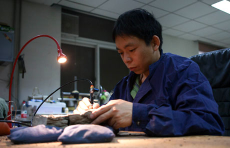 Moving to Beijing: A fossil repairer