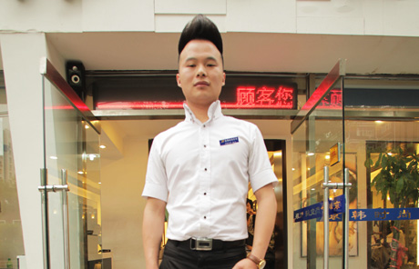 Li Bo: A hairdresser