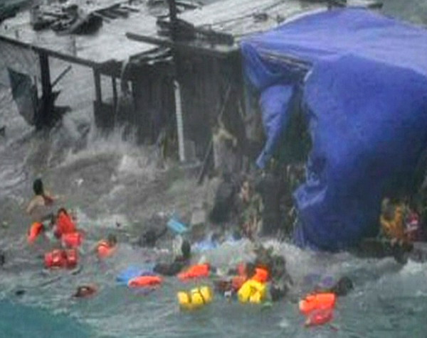 27 asylum seekers die as boat sinks off Australia