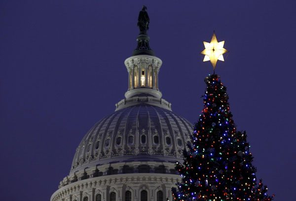 Christmas tree in front of US Captiol
