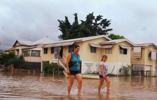 Threatened Australian town gets flood reprieve