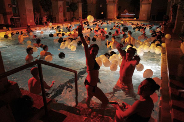 People enjoy 'Night of Baths' in Budapest
