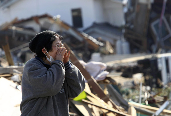 Japan begins to dig for dead amid devastation