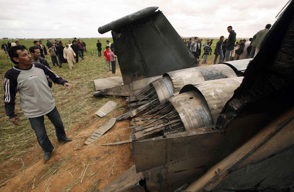 US jet crashes in Libya, pilots safe