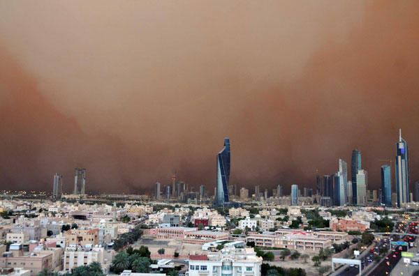 Dust clouds engulf Kuwait City