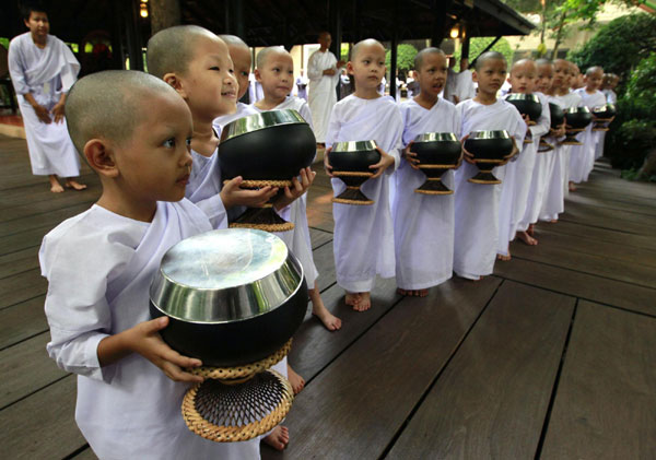 Thailand celebrates traditional New Year