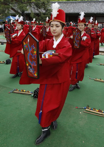 Korean students consecrate philosopher Confucius