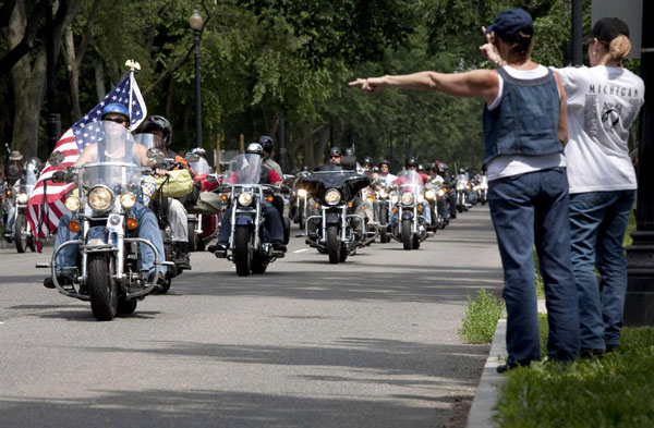 Palin rolls into Washington on a Harley