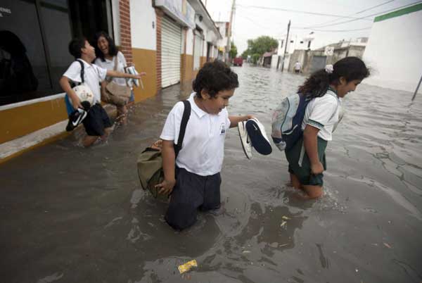 Heavy rain hits Cancun