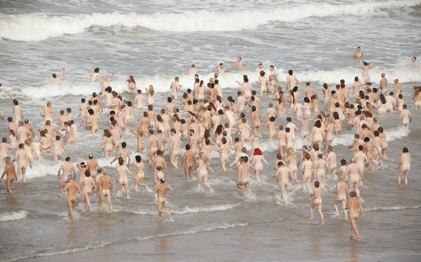 400 Brits claim world record in naked bathing