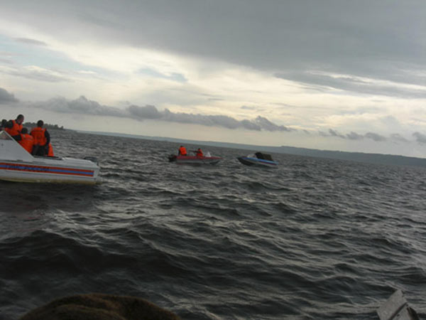 102 missing after boat sinks in Russia