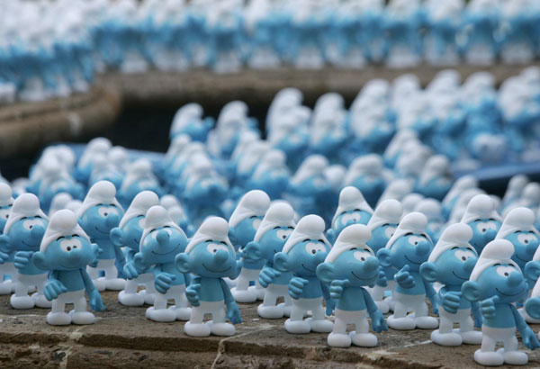 The Smurfs army in Cancun
