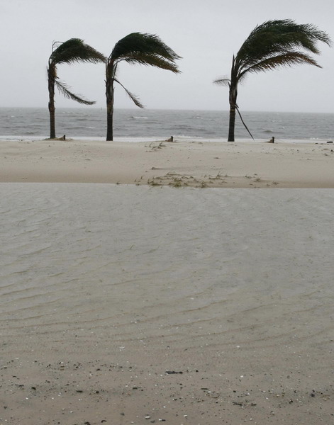 Tropical Storm Lee drenches Louisiana coast