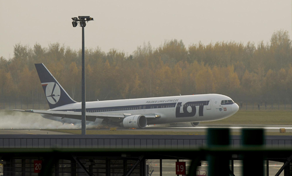 Plane carrying 230 makes emergency landing in Warsaw