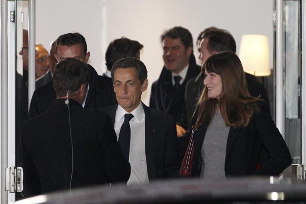 Sarkozy fails to floor Hollande in vote duel