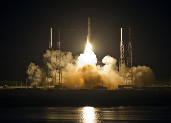 SpaceX rocket lifts off for space station trial run