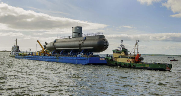 Swedish submarine towed to museum