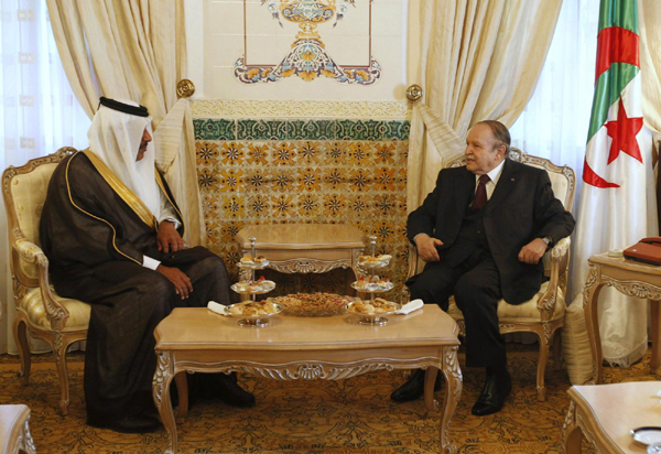 Qatari PM hands Algerian president message