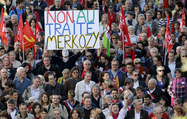 Thousands in Paris denounce EU austerity