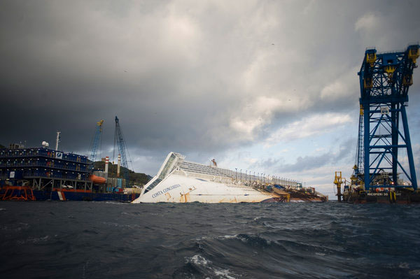 Shipwrecked Concordia declared vertical off Italy