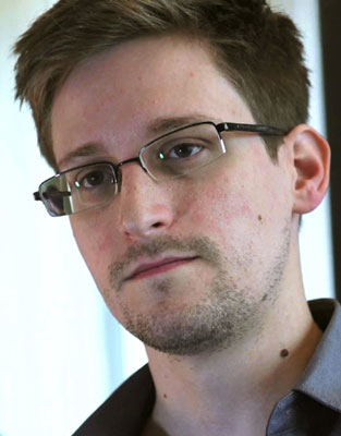 Edward Snowden meets father in Russia