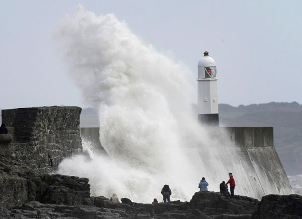 Storm wrecks havoc in S Britain, leaving 4 dead