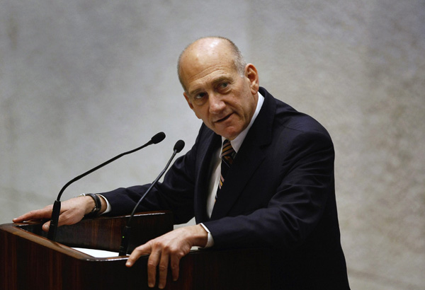 Israeli court convicts ex-PM Olmert in bribery case