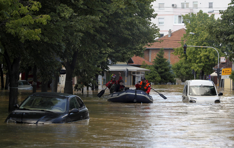 Flooding threatens Serbia power plants, 37 dead