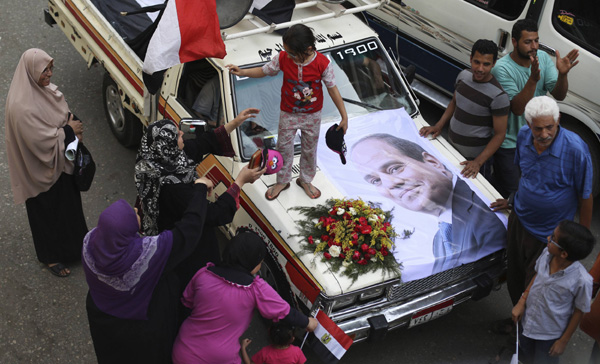 Egypt extends presidential vote for extra day