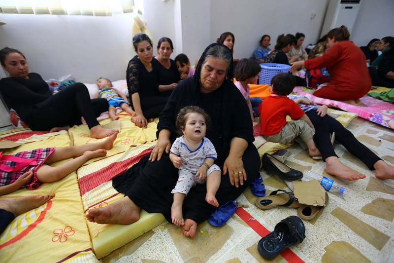 Northern Iraqis flee their home, avoiding Sunni millitans