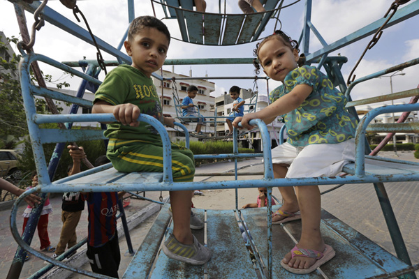 Palestinian children celebrate Eid al-Fitr in refuge camp