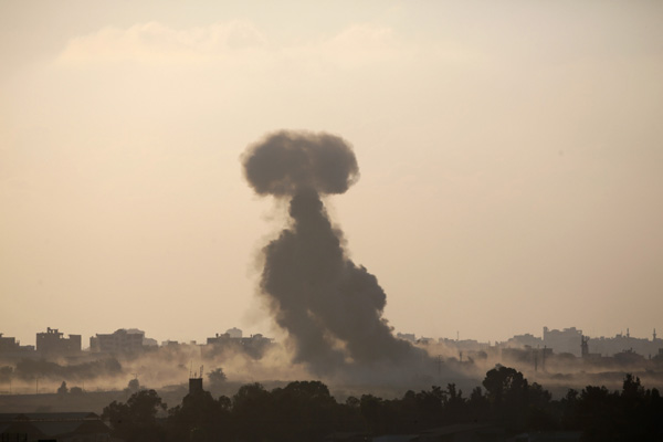 Fresh Israeli shelling kills 10 in Gaza UN school