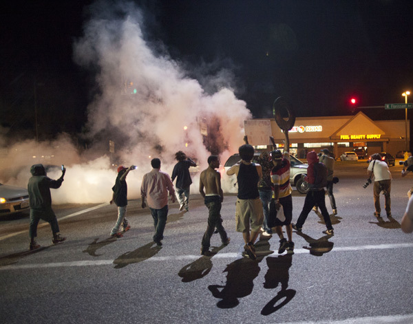 Gov declares emergency, imposes curfew in Ferguson