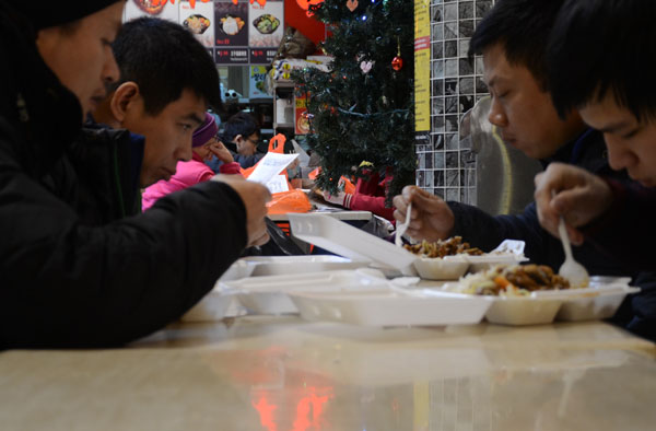 Chinese restaurants worry about cost of packaging ban