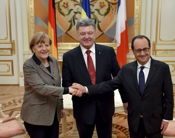 Poroshenko meets Hollande, Merkel over Ukraine crisis