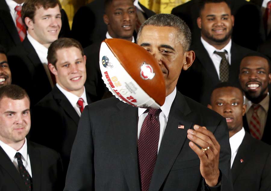 Obama welcomes NCAA football champion at White House