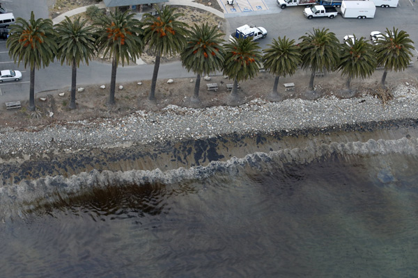 Oil pipeline spills about 21,000 gallons off California coast