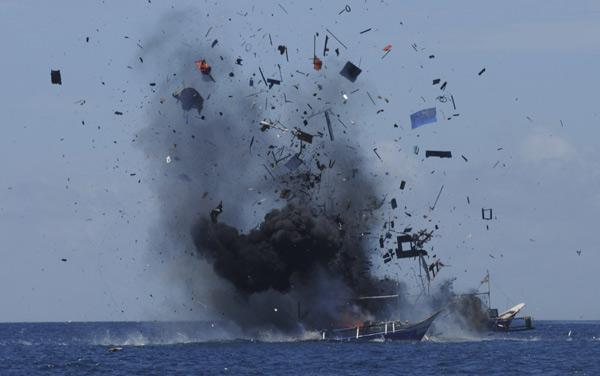 Indonesia sinks 41 foreign boats to warn against poaching