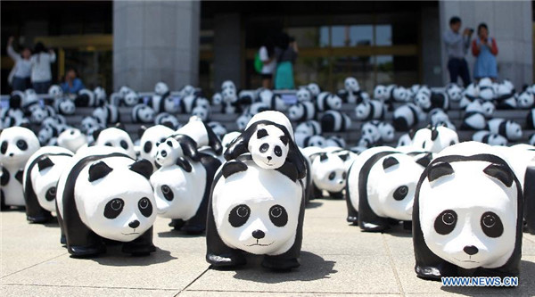 1,600 paper-made panda sculptures displayed in Seoul