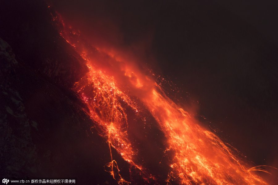 Indonesia volcano unleashes fresh burst