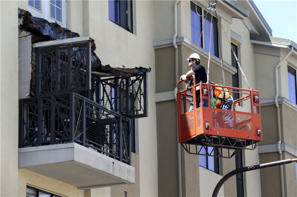 6 killed in California balcony collapse during a party