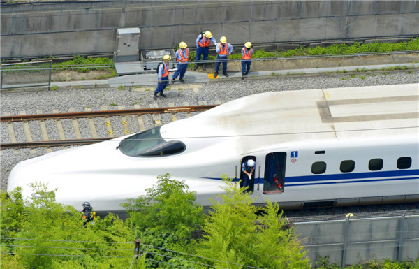 2 dead after man sets self on fire on Japan train