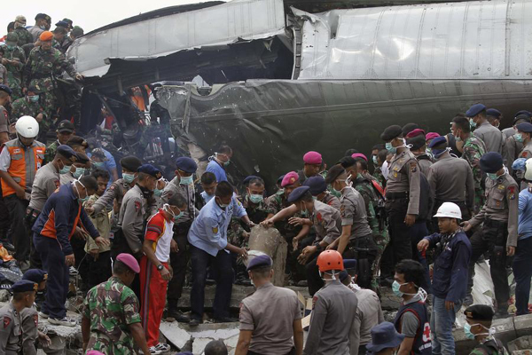 Mass casualties in Indonesian military plane crash