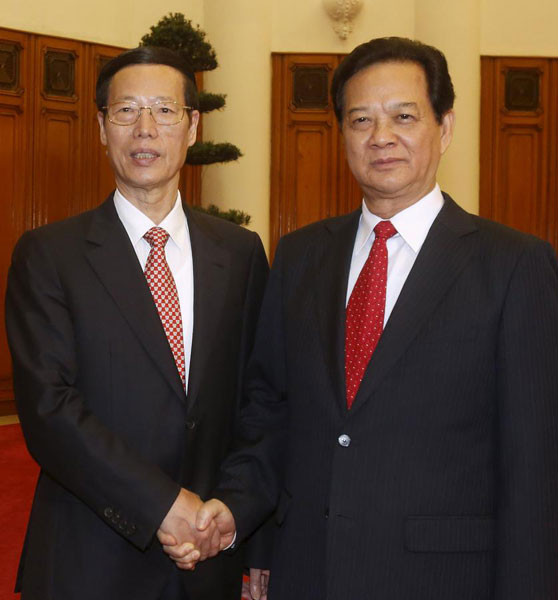 Chinese vice premier meets Vietnamese PM on reinforcing cooperation
