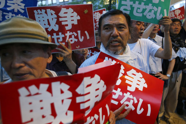 Ex-PM Murayama on street against Japan's security bills