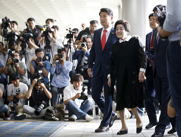 ROK's ex-first lady arrives in Pyongyang for visit